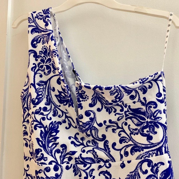 Missguided White Porcelain Print OneShoulder Dress - Picture 6 of 8